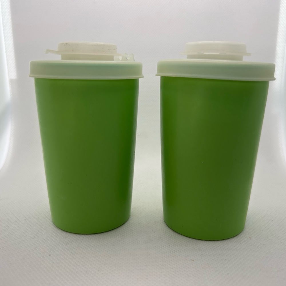 Vintage Tupperware Salt & Pepper Shakers Green 102-19 Travel Covered Lot of Two - Picture 2 of 5